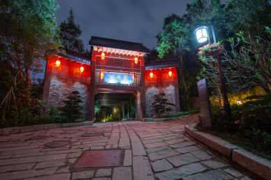 中国广东省深圳市甘坑客家小镇凤凰谷夜景
