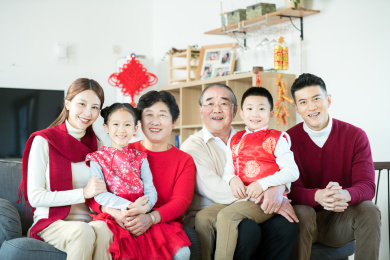 一家三代中国家庭过新年