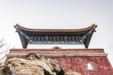 秋天的北京颐和园公园的古亭台楼阁建筑