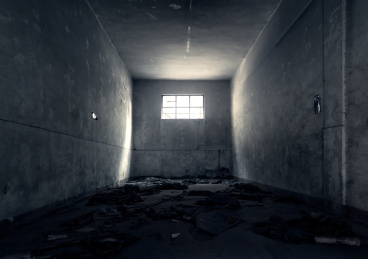 神秘破旧感的工业废墟建筑