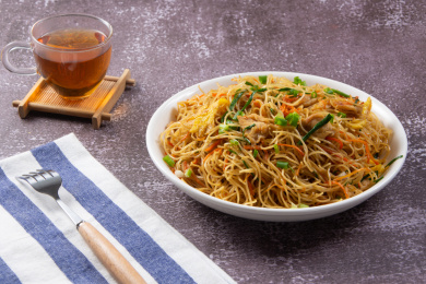 石面上的鸡蛋炒面