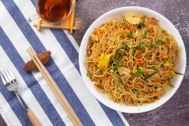 石面上的鸡蛋炒面