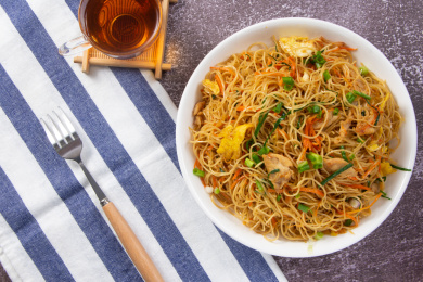 石面上的鸡蛋炒面