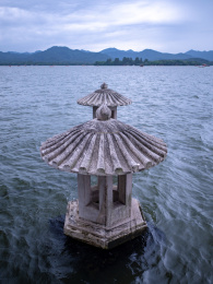 杭州西湖景区翠光亭石灯