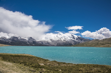中国西藏日喀则康马县冲巴雍错