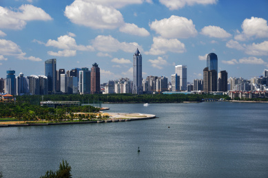 海南海口滨海城市建筑风光