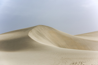 中国新疆和田沙漠公路周边沙丘