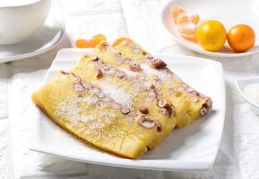 浅色背景上摆放的东北粘豆包