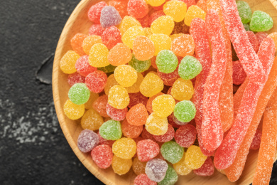 多种多样的彩色果汁软糖果