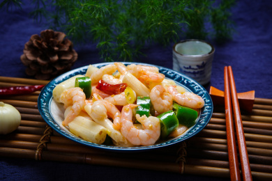美味传统家常菜肴青椒藕带炒虾仁