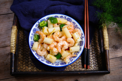 美味传统家常菜肴青椒藕带炒虾仁