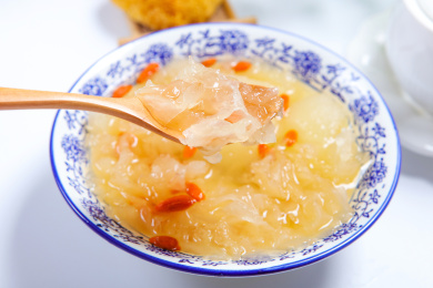 美容养颜甜品枸杞雪梨银耳汤羹