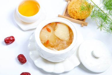 营养滋补粥莲子雪梨银耳羹