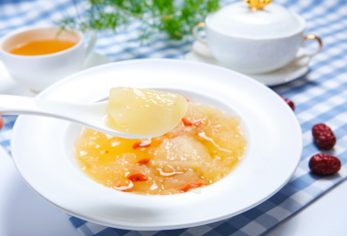 美容养颜甜品枸杞雪梨银耳汤羹