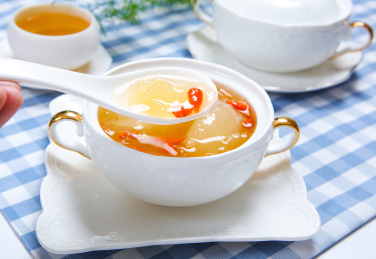 美容养颜甜品枸杞雪梨银耳汤羹