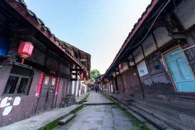 四川南充嘉陵第一桑梓周子古镇风光