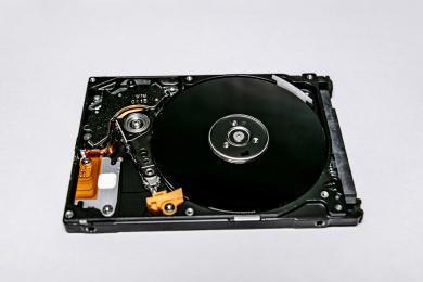 高速固态机械硬盘内部件工艺结构  