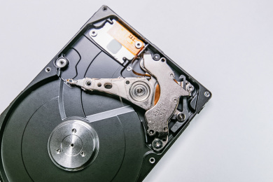 高速固态机械硬盘内部件工艺结构  