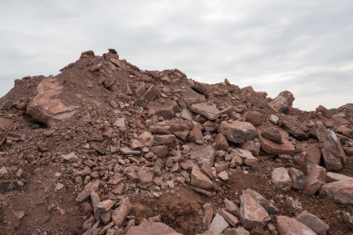 采石场里的砂石堆