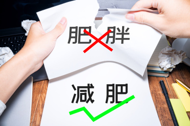 商务人士面临问题进行选择判断概念