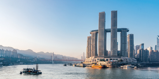 中国重庆朝天门码头低角度晴天风光长图