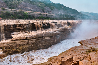 中国山西吕梁黄河壶口瀑布景观