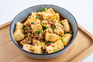 中国家常菜一碗香辣麻婆豆腐  