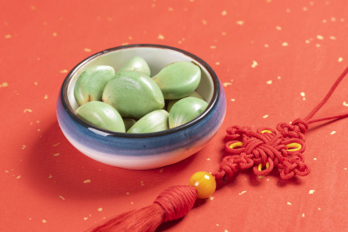 中国传统节日腊八节美食腊八粥腊八蒜摆放在桌面上