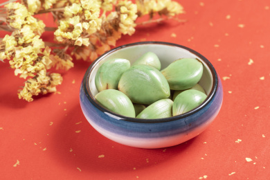 中国传统节日腊八节美食腊八粥腊八蒜摆放在桌面上