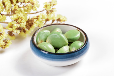 中国传统节日腊八节美食腊八粥腊八蒜摆放在桌面上