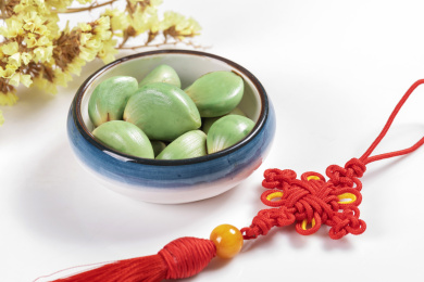 中国传统节日腊八节美食腊八粥腊八蒜摆放在桌面上