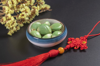 中国传统节日腊八节美食腊八粥腊八蒜摆放在桌面上