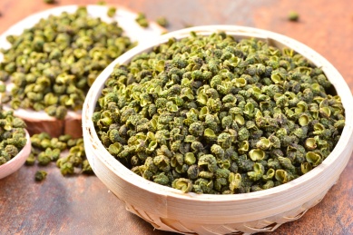 新鲜的调味料鲜青花椒颗粒