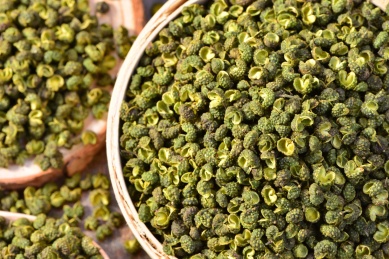 新鲜的调味料鲜青花椒颗粒