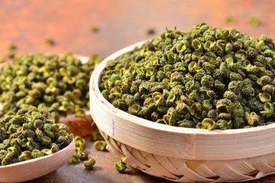 新鲜的调味料鲜青花椒颗粒