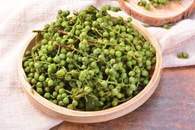 新鲜的调味料鲜青花椒颗粒