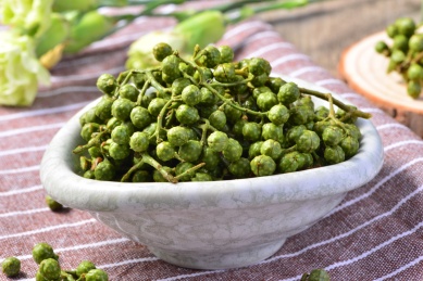 新鲜的调味料鲜青花椒颗粒