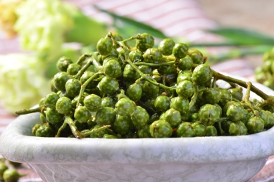 新鲜的调味料鲜青花椒颗粒