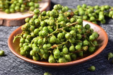 新鲜的调味料鲜青花椒颗粒