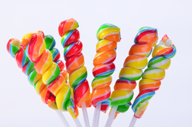 各种形状五彩斑斓的棒棒糖果