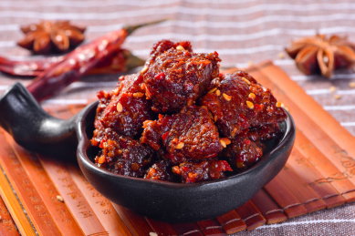 四川传统美食麻辣牦牛肉粒