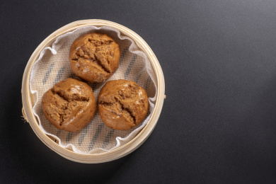 特色面食红糖馒头摆放在桌面上