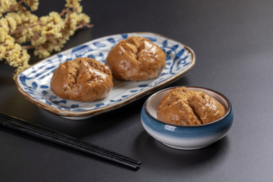 特色面食红糖馒头摆放在桌面上