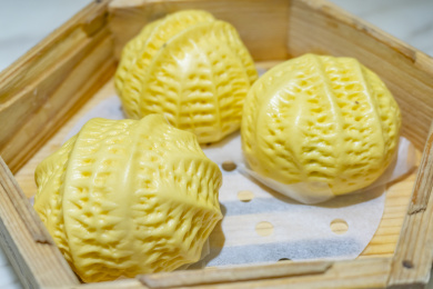 中国广东省广州地区早茶芝麻核桃面包