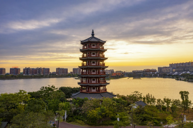 航拍广东省东莞华阳湖湿地公园早晨漂亮的彩云和古塔