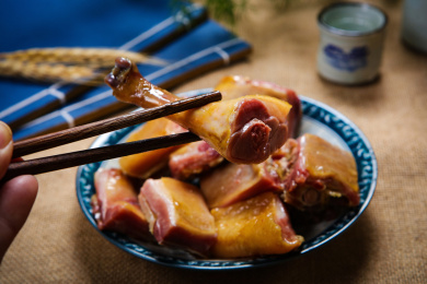 农家乡村风味特产干蒸腊鸭肉