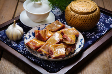 农家特色美味小吃咸香腊鸭肉