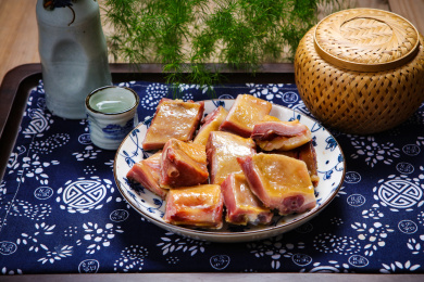 农家乡村风味特产干蒸腊鸭肉