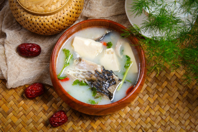 营养煲汤枸杞奶白鲫鱼豆腐汤
