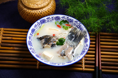 家常菜枸杞奶白鲫鱼豆腐煲汤